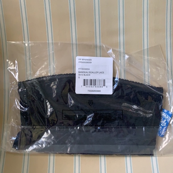 FREE PEOPLE INTIMATELY LACE BANDEAU BRALETTE SCALLOP DETAILS IN BLACK SIZE S - Picture 9 of 10